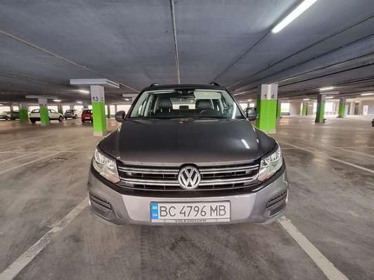 Volkswagen Tiguan                          2015г. в рассрочку
