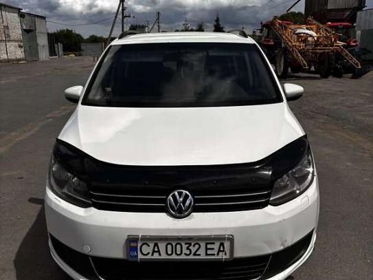 Volkswagen Touran 2015р. у розстрочку