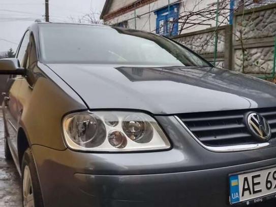Volkswagen Touran
                          2006г. в рассрочку