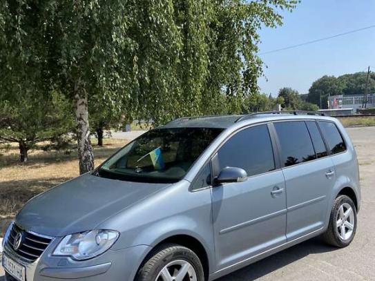 Volkswagen Touran 2007р. у розстрочку