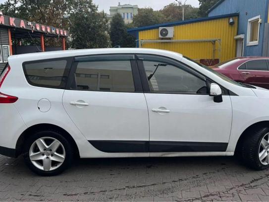 Renault Scenic
                          2012г. в рассрочку