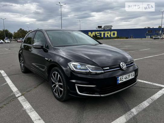 Volkswagen E-golf
                          2017г. в рассрочку