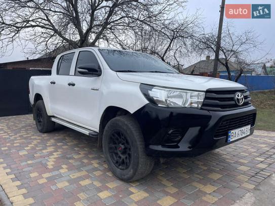 Toyota Hilux                           2017г. в рассрочку