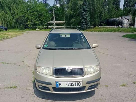 Skoda Fabia                           2005г. в рассрочку