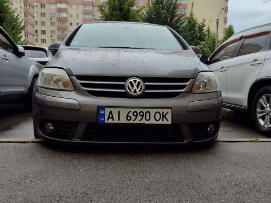 Volkswagen Golf
                            2005г. в рассрочку