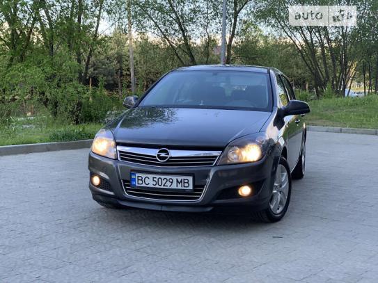 Opel Astra 2012р. у розстрочку