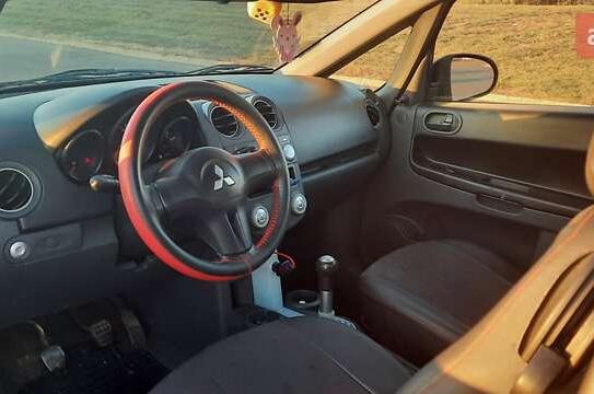 Mitsubishi Colt                            2005г. в рассрочку