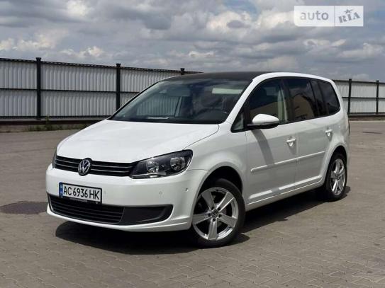 Volkswagen Touran 2014г. в рассрочку