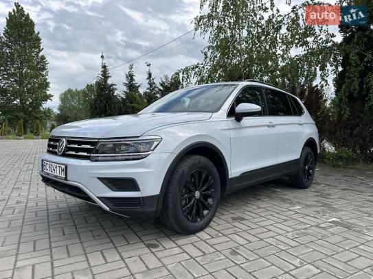 Volkswagen Tiguan
                          2018г. в рассрочку