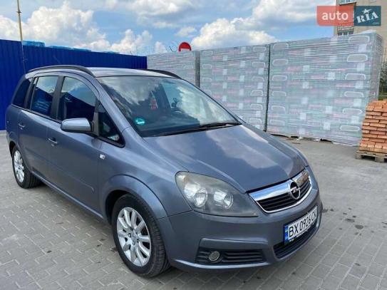 Opel Zafira                          2005г. в рассрочку