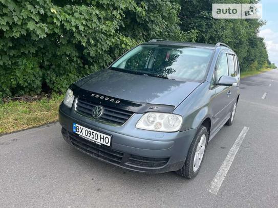 Volkswagen Touran 2005р. у розстрочку