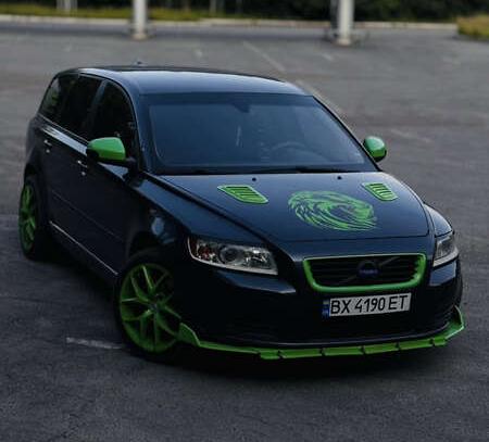 Volvo V50                             2010г. в рассрочку