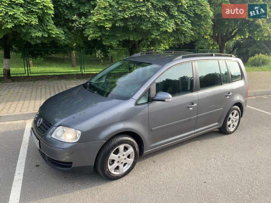 Volkswagen Touran 2006р. у розстрочку