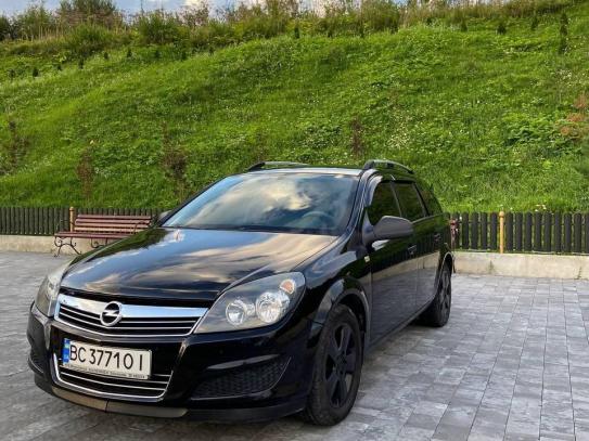 Opel Astra                           2009г. в рассрочку