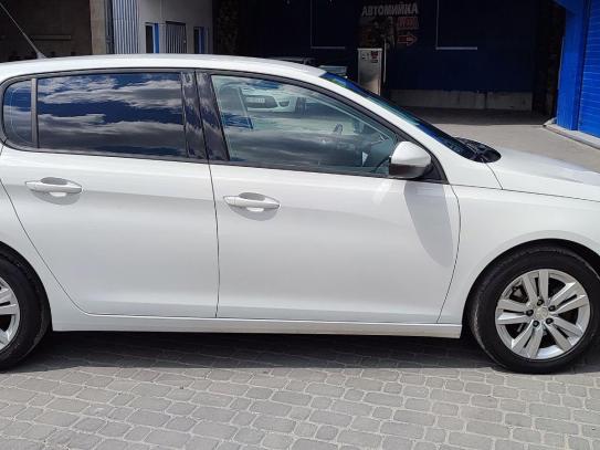 Peugeot 308                             2015г. в рассрочку