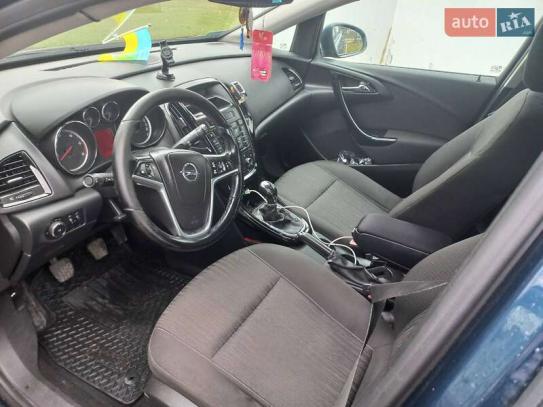 Opel Astra                           2011г. в рассрочку