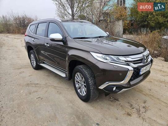 Mitsubishi Pajero sport
                    2016г. в рассрочку