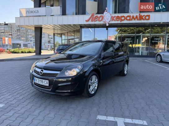 Opel Astra                           2011г. в рассрочку
