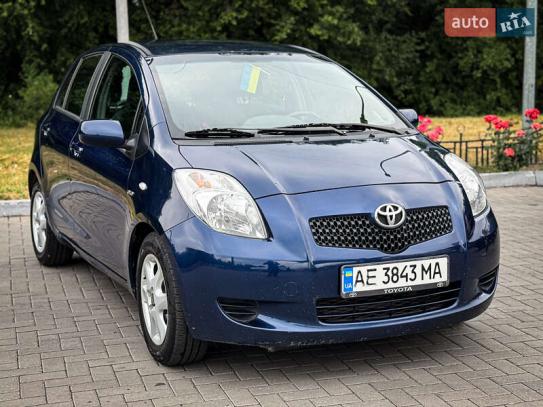 Toyota Yaris                           2007г. в рассрочку