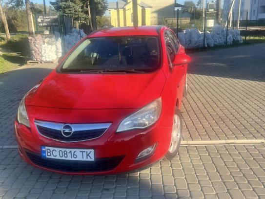 Opel Astra 2011г. в рассрочку