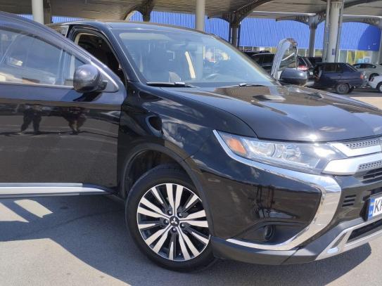 Mitsubishi Outlander
                       2019г. в рассрочку