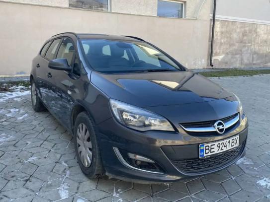 Opel Astra                           2013г. в рассрочку