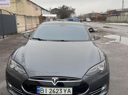 Tesla Model s                         2013г. в рассрочку