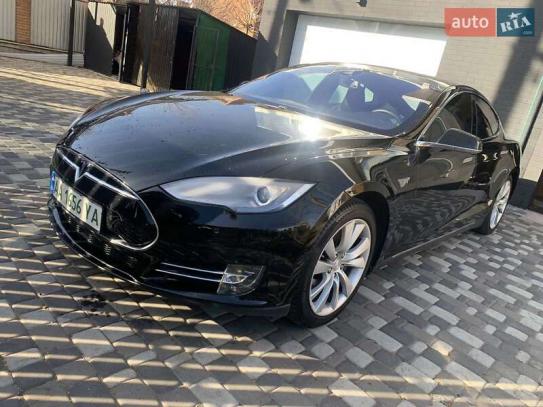 Tesla Model s 2015г. в рассрочку