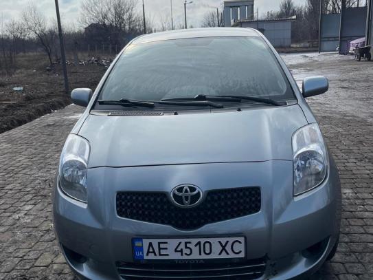 Toyota Yaris                           2007г. в рассрочку