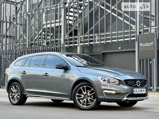 Volvo V60 cross country 2016р. у розстрочку