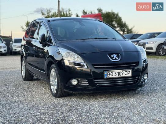 Peugeot 5008                            2010г. в рассрочку