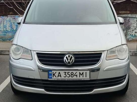 Volkswagen Touran
                          2009г. в рассрочку