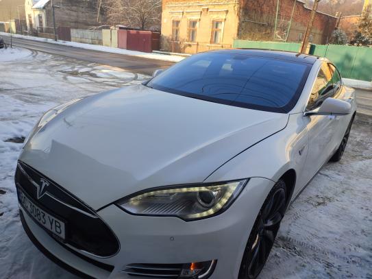 Tesla Model s                         2014г. в рассрочку