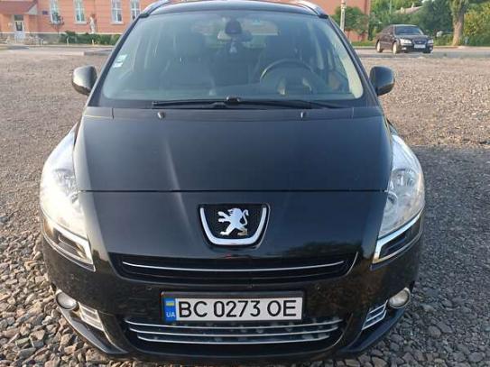 Peugeot 5008                            2011г. в рассрочку