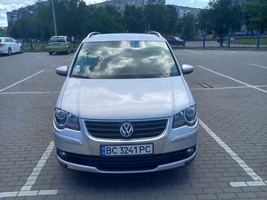 Volkswagen Touran                          2009г. в рассрочку