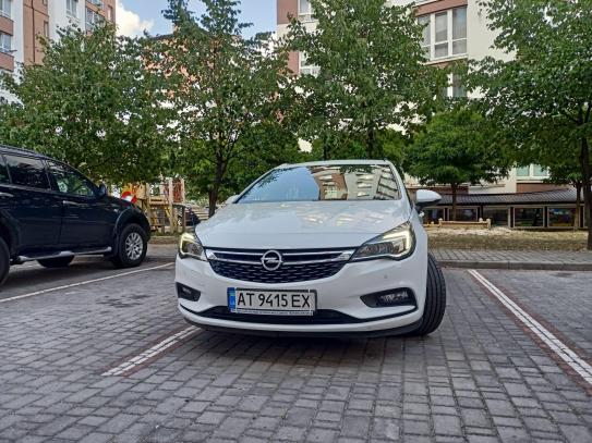 Opel Astra                           2016г. в рассрочку