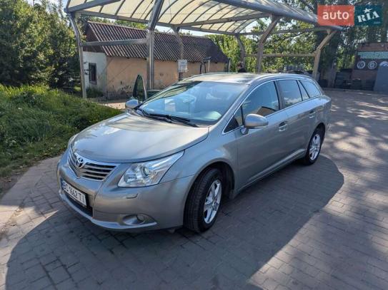 Toyota Avensis                         2011г. в рассрочку