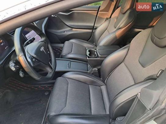 Tesla Model s 2018г. в рассрочку