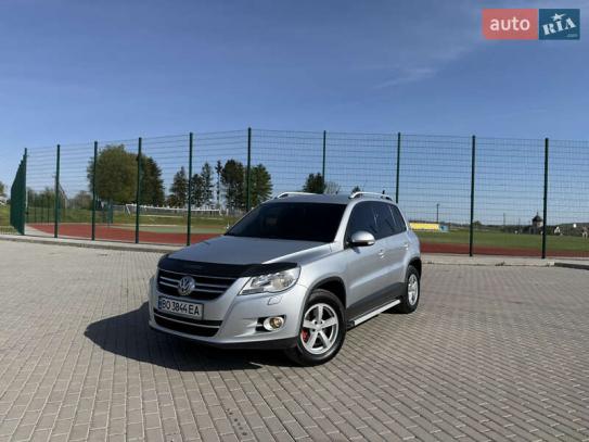 Volkswagen Tiguan                          2010г. в рассрочку