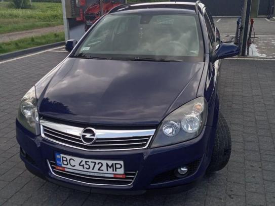 Opel Astra                           2010г. в рассрочку