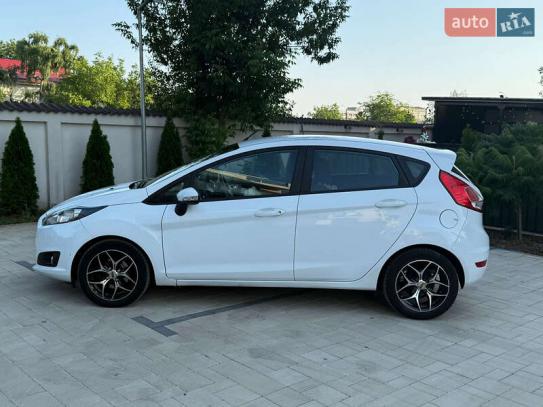 Ford Fiesta                          2015г. в рассрочку