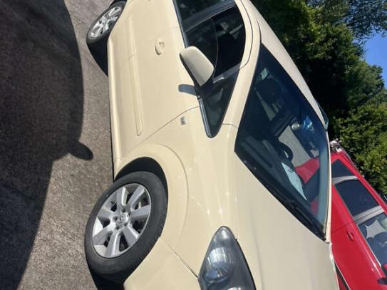 Opel Zafira                          2010г. в рассрочку