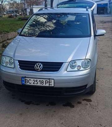 Volkswagen Touran                          2006г. в рассрочку