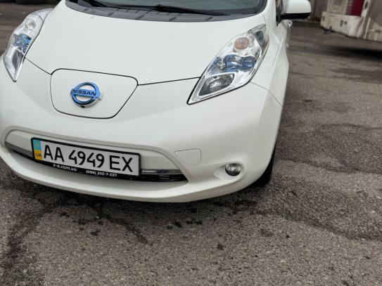 Nissan Leaf 2015г. в рассрочку