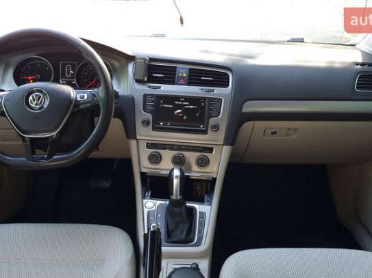 Volkswagen Golf 2015р. у розстрочку