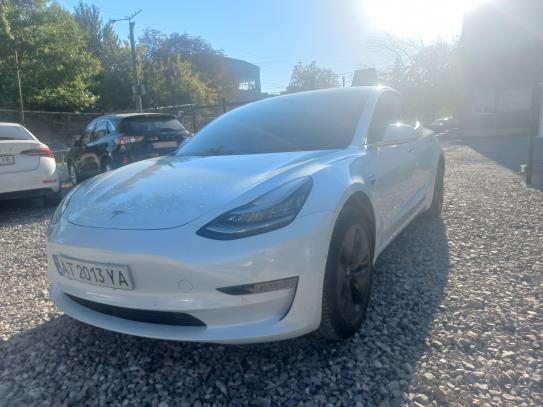 Tesla Model 3 2020р. у розстрочку