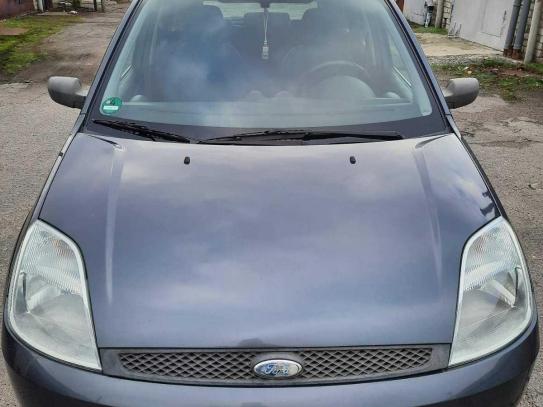 Ford Fiesta 2004р. у розстрочку