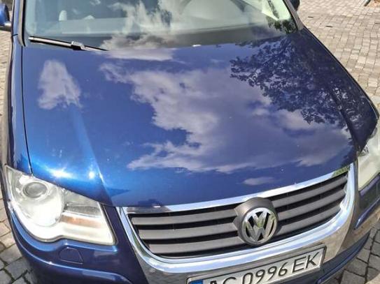 Volkswagen Touran                          2007г. в рассрочку