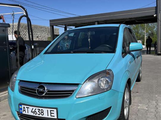 Opel Zafira                          2011г. в рассрочку