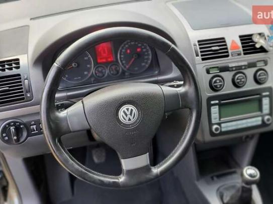 Volkswagen Touran
                          2007г. в рассрочку